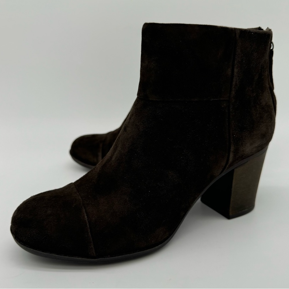 Clarks Genuine Leather Brown Suede Heeled Ankle Boots Size 8.5 - Picture 1 of 13